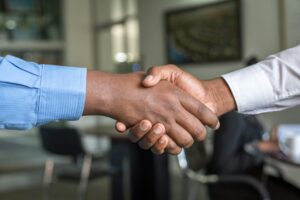 Reuniões de Vendas que Funcionam: Do Primeiro Contacto ao Fecho