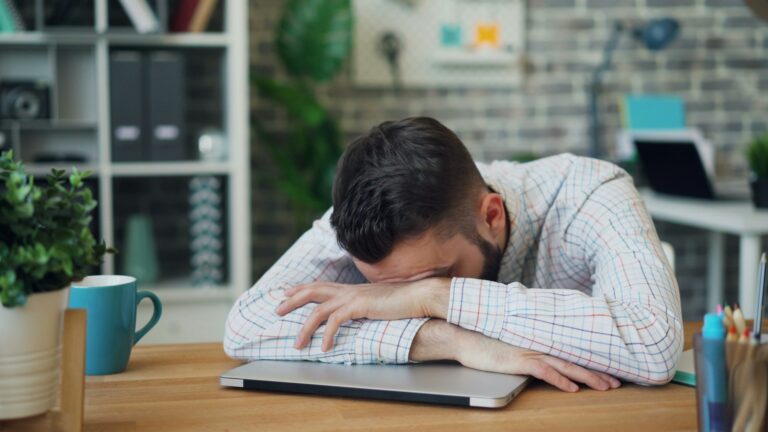 Burnout Comercial: Como Detetar e Travar a Quebra Antes da Quota