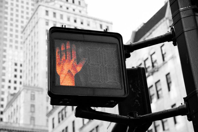 Quando Parar de Vender: 7 Sinais Que o Cliente Já Decidiu (e os Comerciais Não Querem Aceitar)